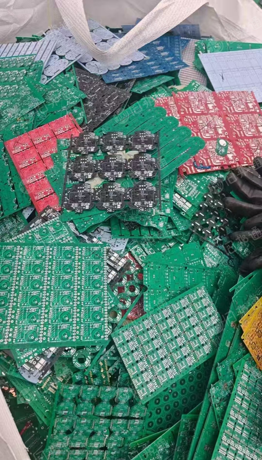 出售双面报废板，月供10多吨