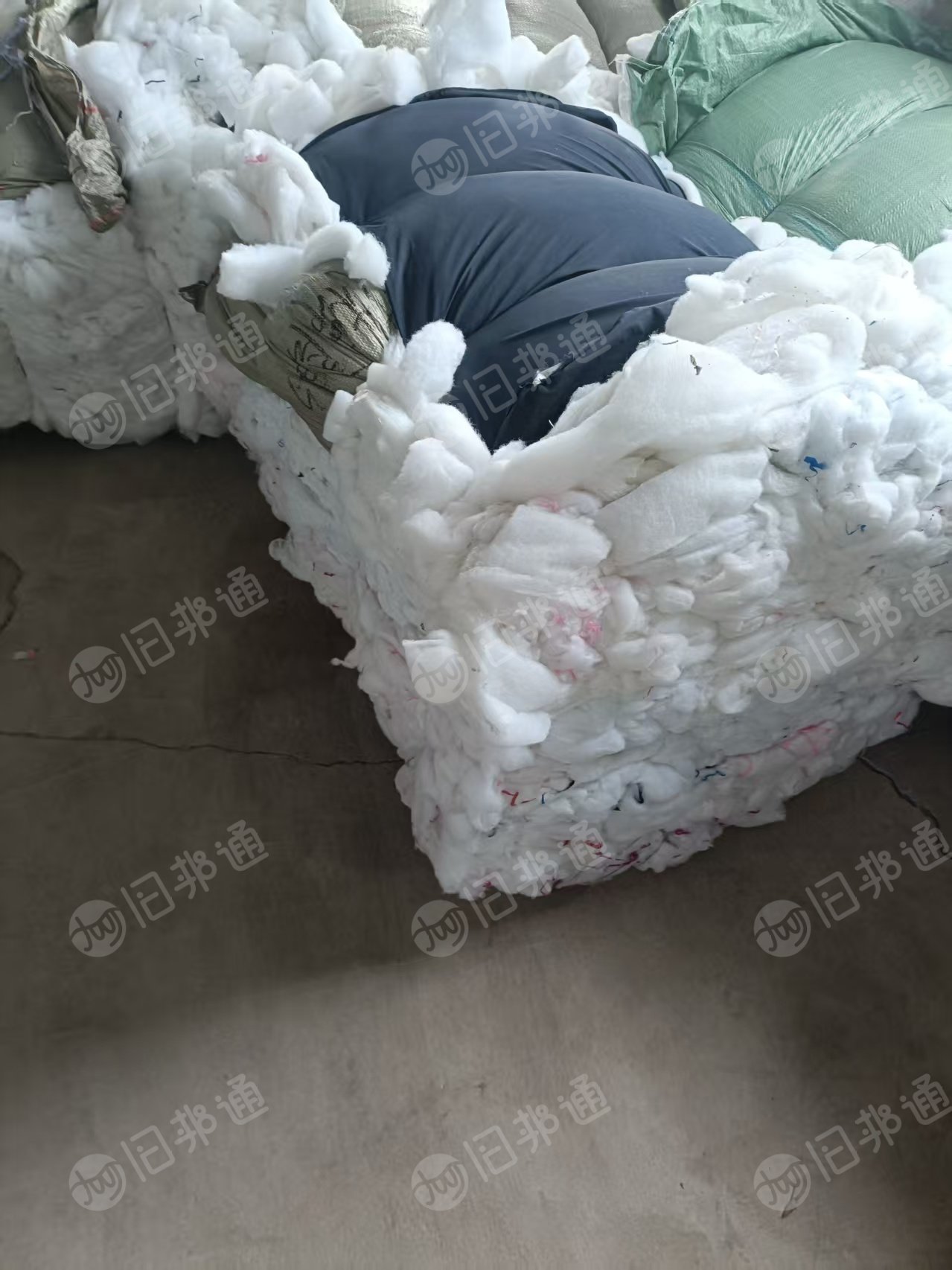 出售丝棉下脚料，干净丝棉，现货有七八吨，货在安徽滁州