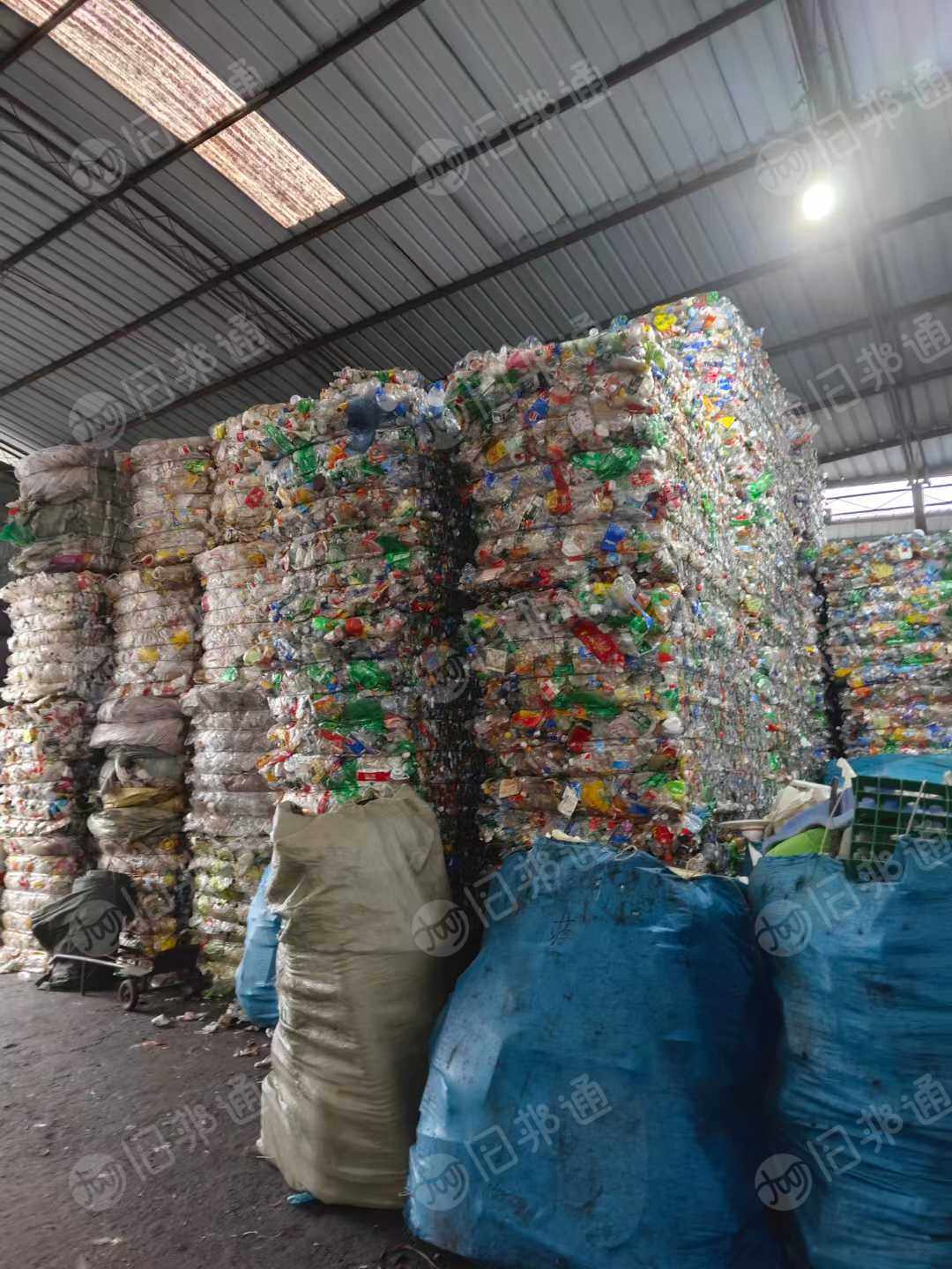 长期出售三色瓶砖