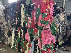 出售塑料袋，纺织品燃烧料，燃烧值4000焦，出油率6个左右，月供1000吨