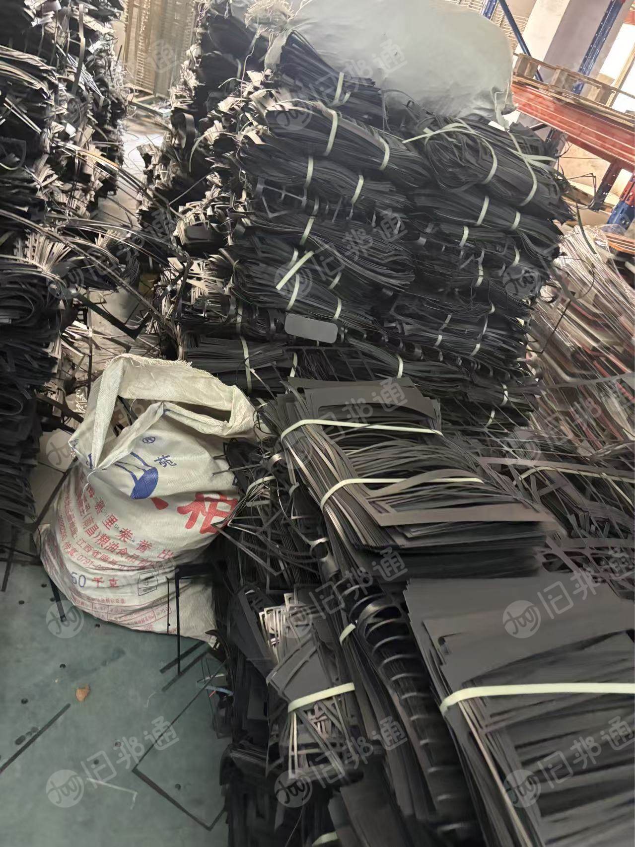 出售黑色PVC吸塑边角料，月供15吨左右