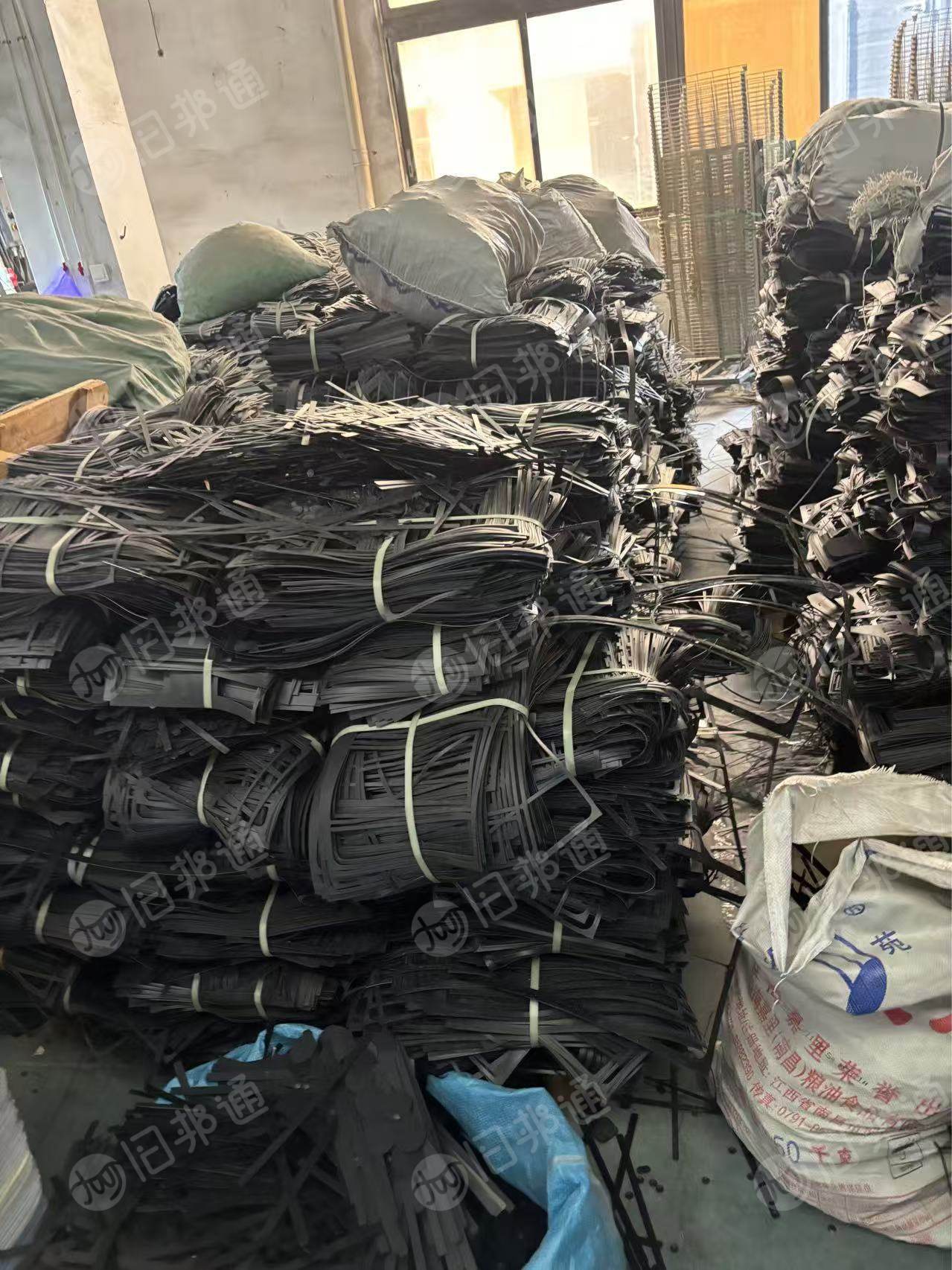 出售黑色PVC吸塑边角料，月供15吨左右