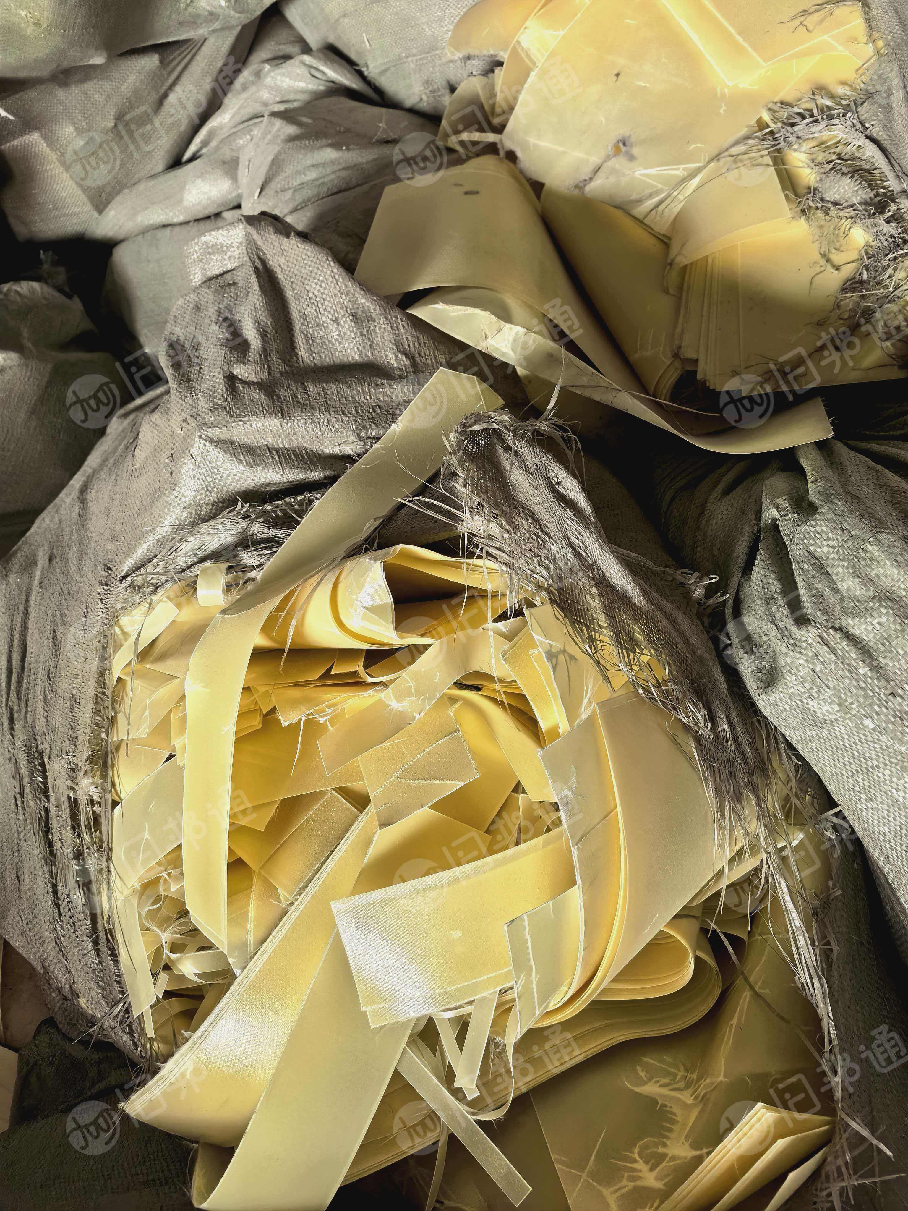 出售线路板压合厂下来的废玻纤布