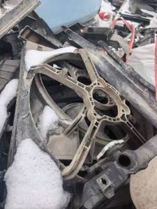 出售汽车尼龙废料，大量有货