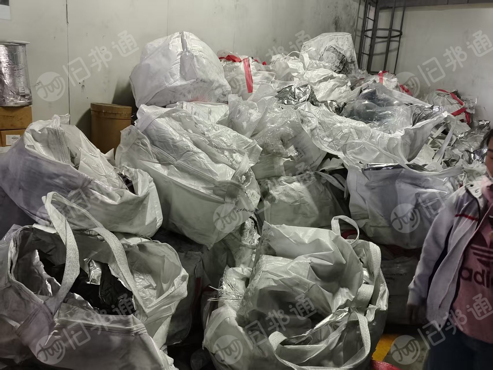 长期出售新能源吨包废料，含铝塑吨包，正负极混一起的