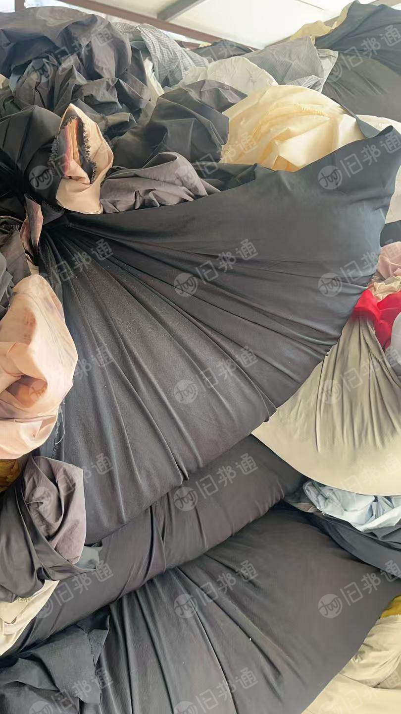 长期出售杂色的纯尼龙废布，尼龙边角料，锦纶废布，现货二三十吨