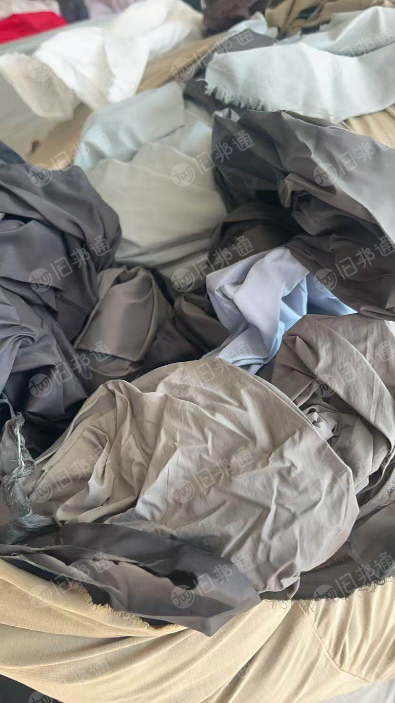 长期出售杂色的纯尼龙废布，尼龙边角料，锦纶废布，现货二三十吨