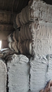 长期出售开松好的夹丝棉，次白棉，现货二十多吨