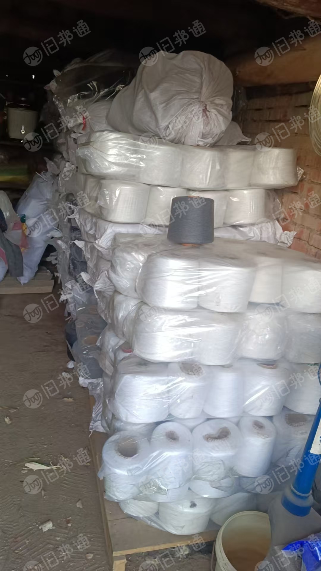 出售环锭纺涤棉库存纱线，涤棉棉纱，库存棉纱，现货有21支和32支，货在辽宁沈阳