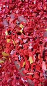 长期出售分色丙破碎料，红黄丙破碎料，过6米水池