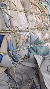 长期出售尿不湿下来的纯pp无纺布废料，现货9.6一车