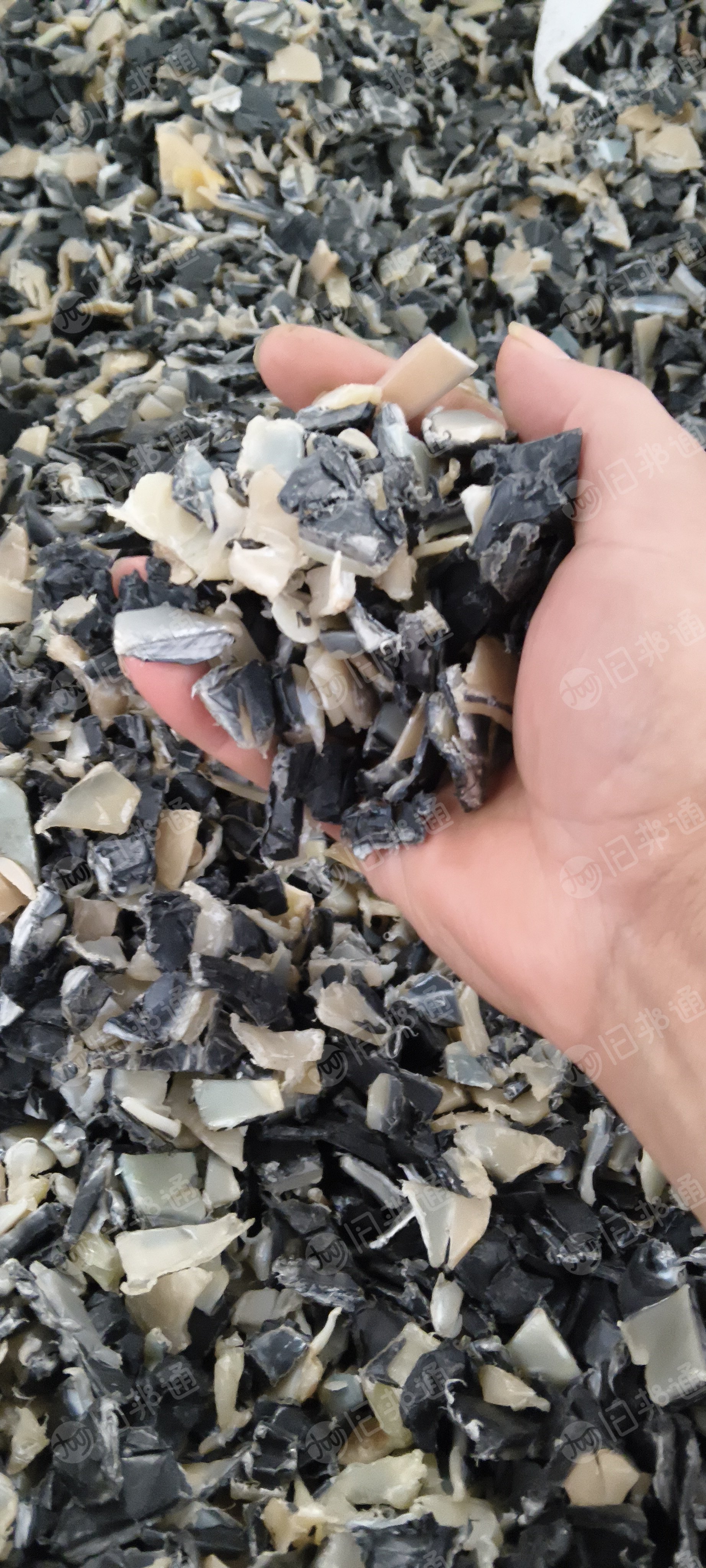 出售汽车塑料、油箱HDPE粉碎料