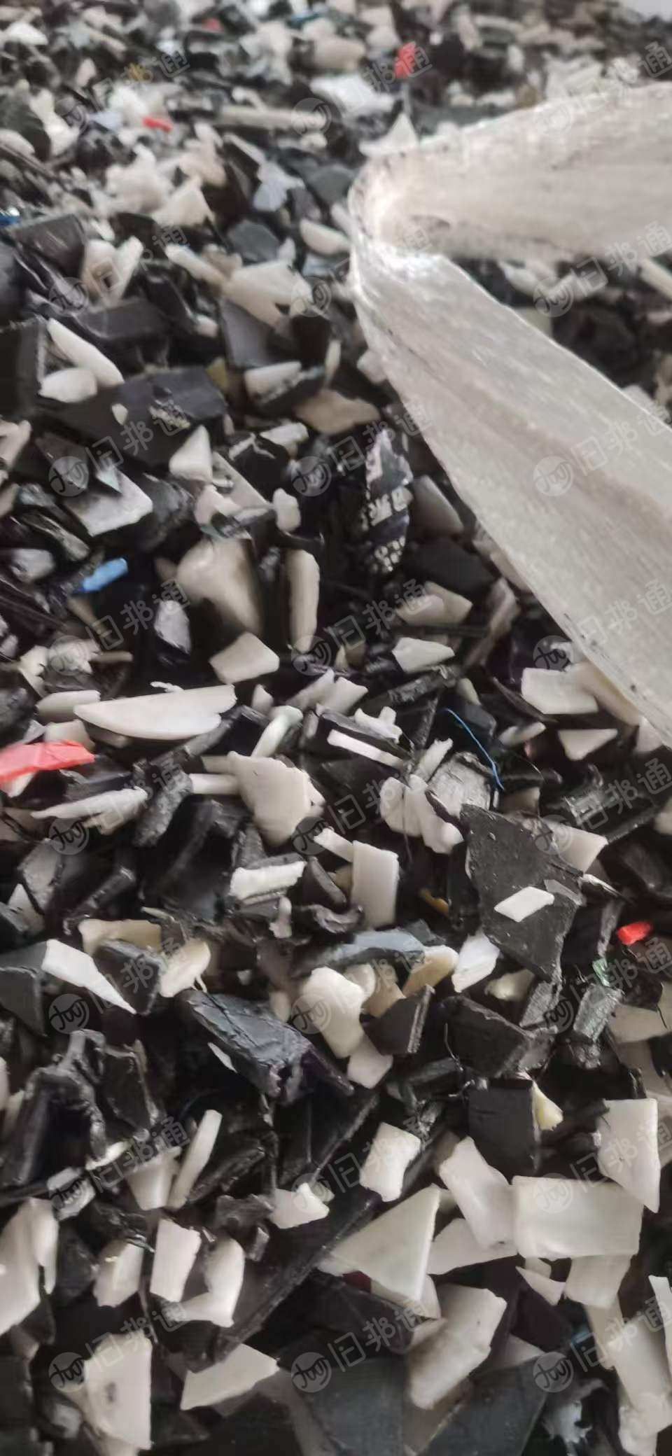 出售PP电瓶壳破碎料，共聚丙破碎料，黑色白色都有，冲击40