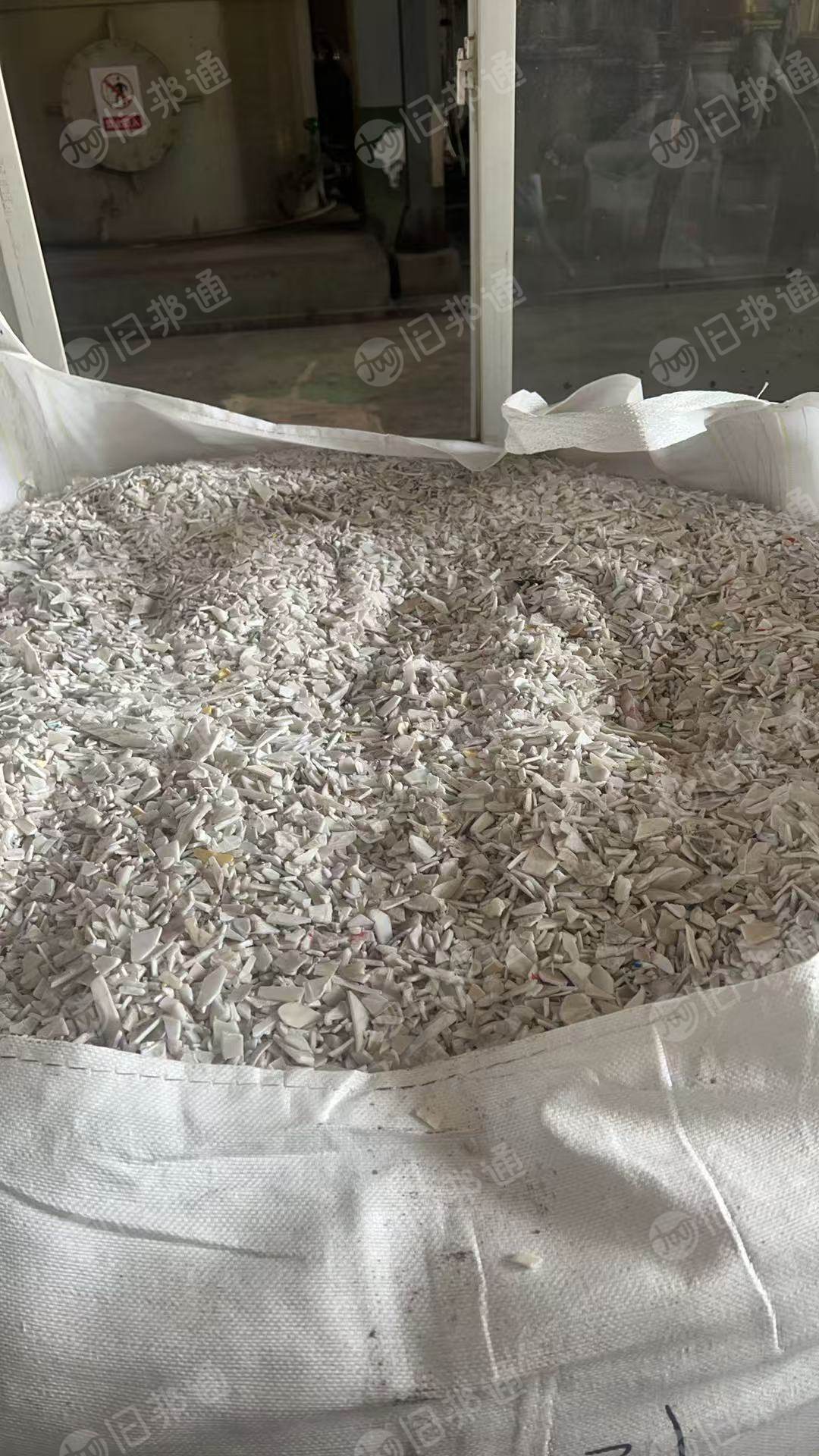 出售PP电瓶壳破碎料，共聚丙破碎料，黑色白色都有，冲击40