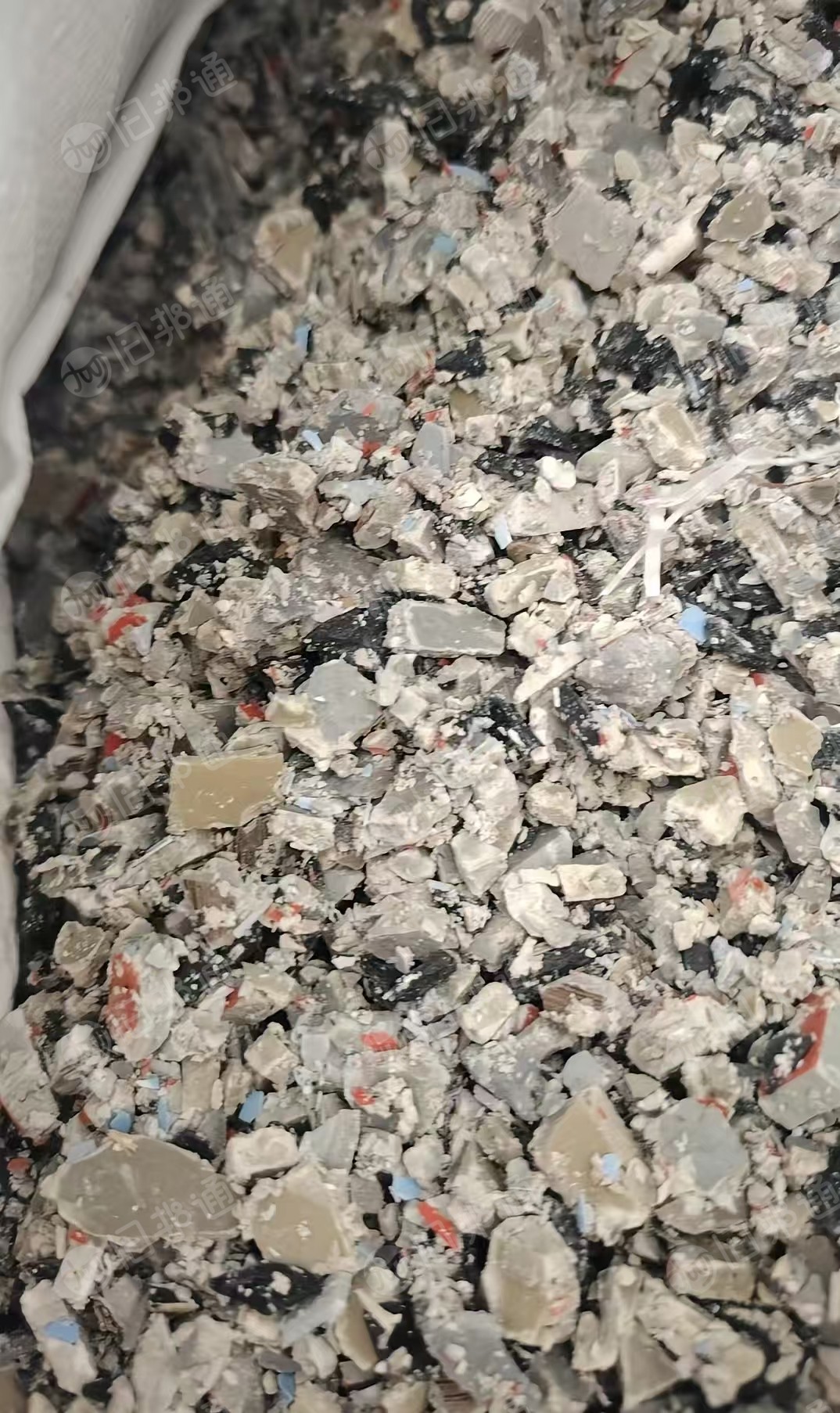 出售硬质PVC地板破碎料，现货够车