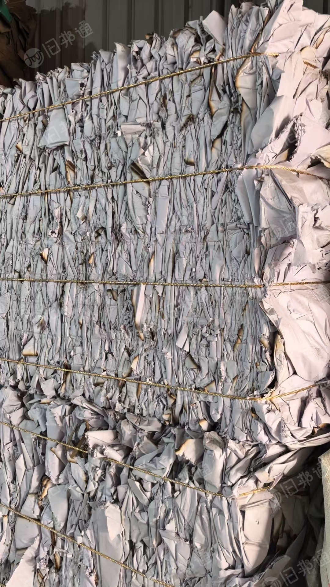 出售白色淋膜原纸压包料，不带膜，有一点火烧痕迹