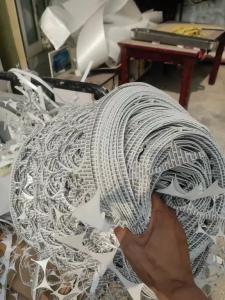 长期出售压瓶盖纸下来的不干胶纸边角料