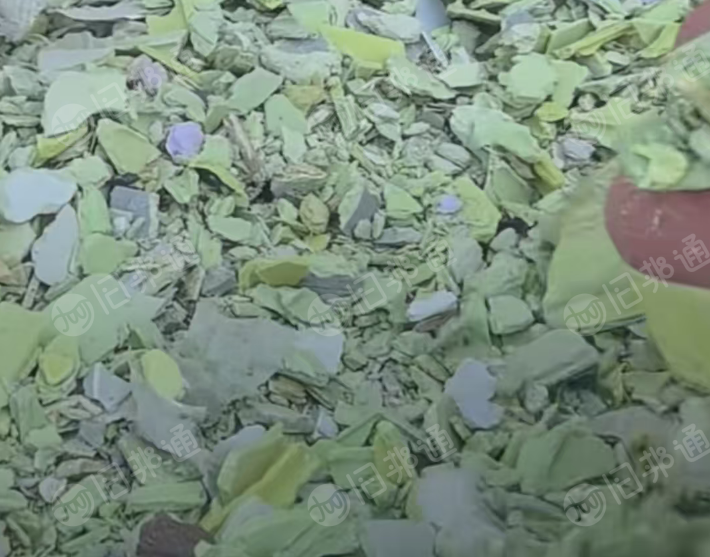 长期出售PVC墙板破碎料，PVC护墙板破碎料，PVC树脂瓦破碎料