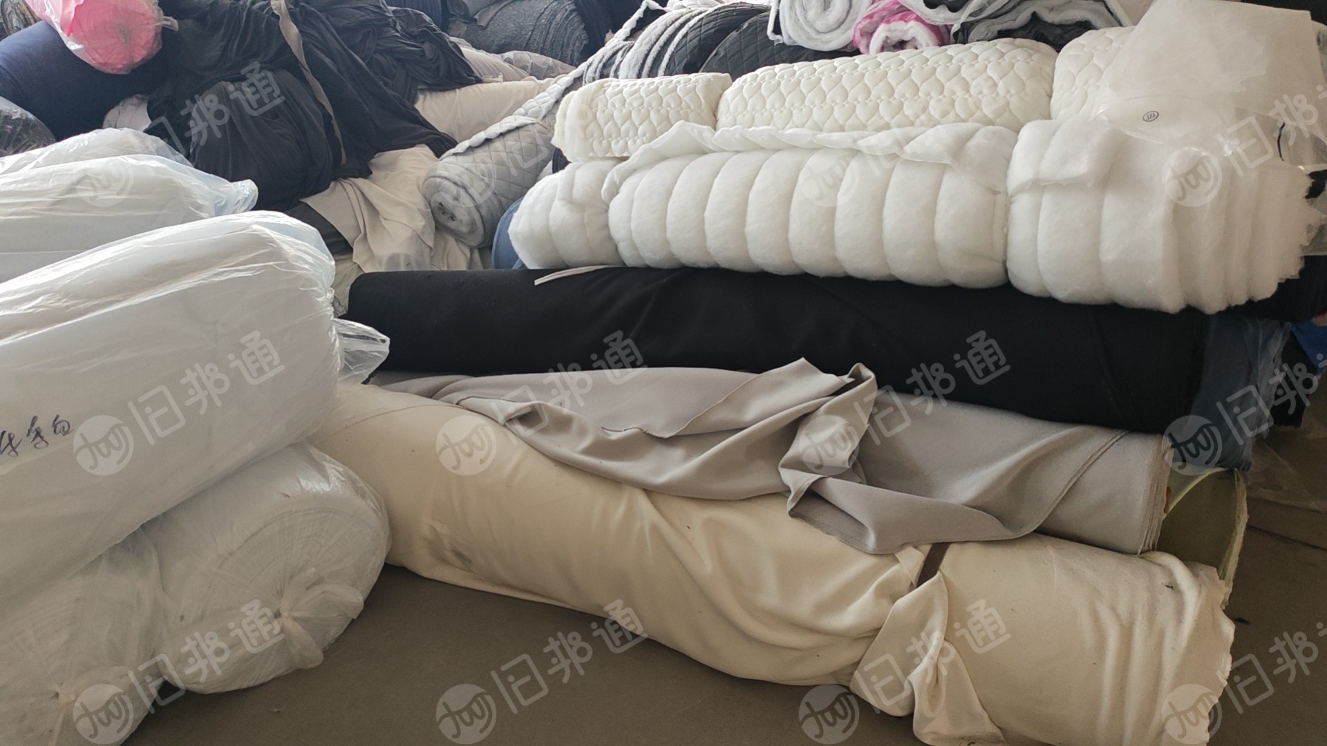 长期出售西裤厂裁床下来的涤棉碎布，废布，含棉在70%以上，一个月有100吨