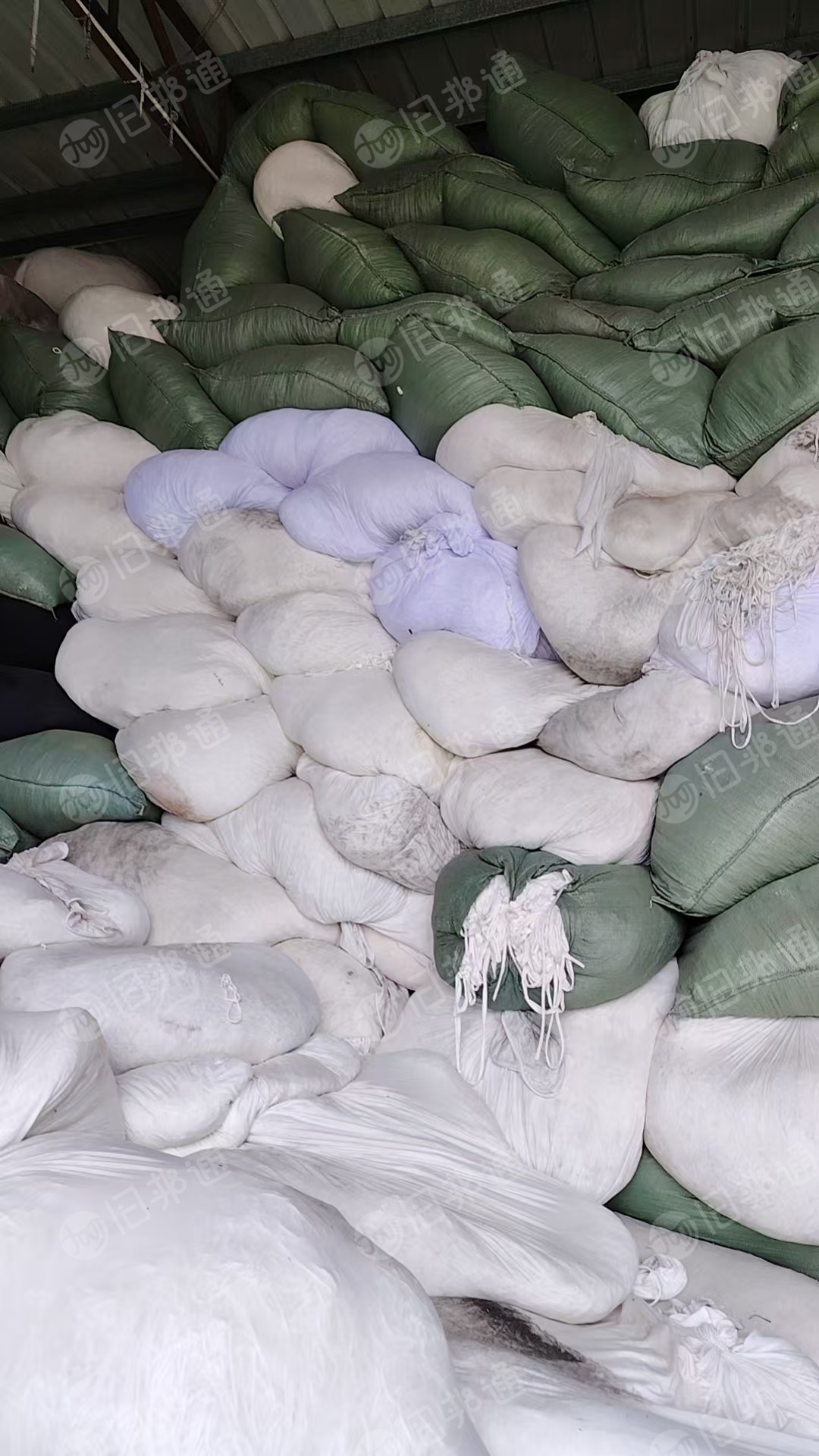 长期出售定性厂下来的涤纶布条，打绳料 ，一个月200吨左右