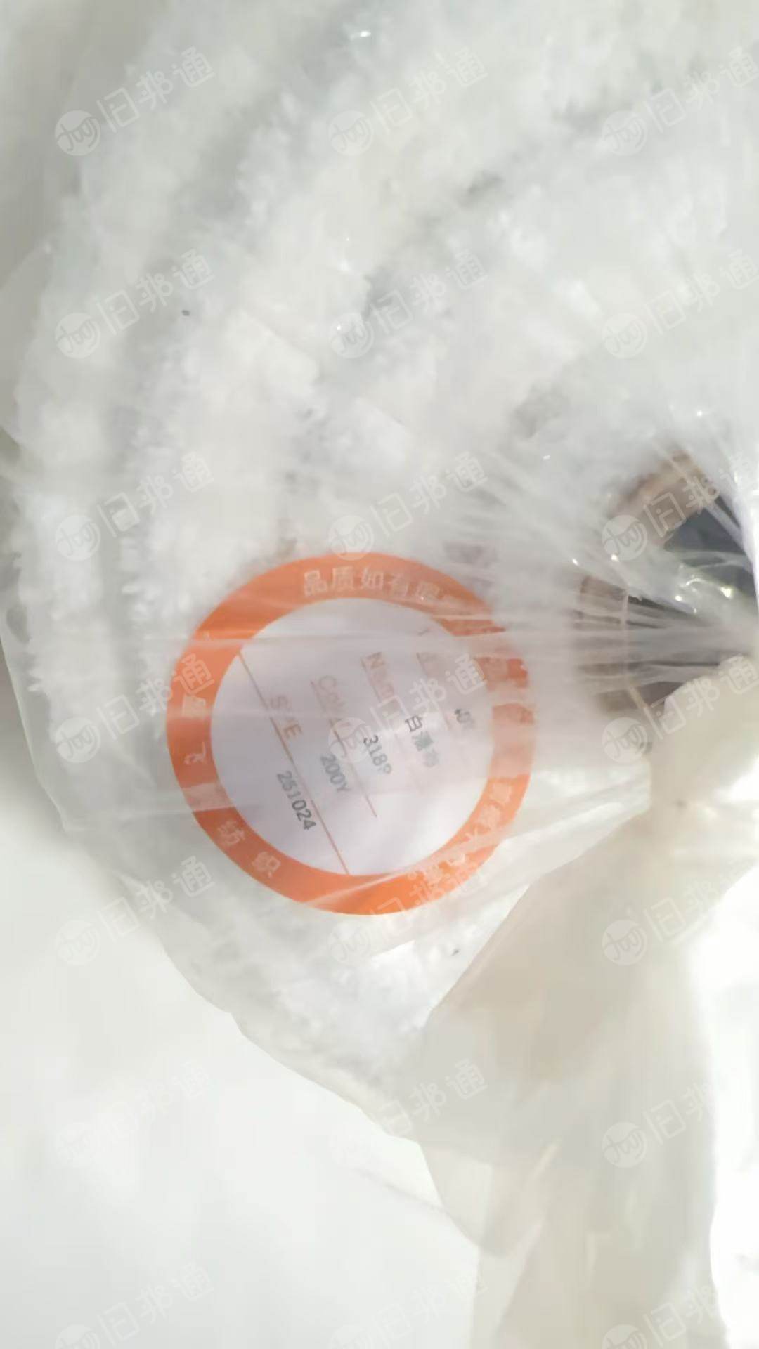 长期出售做假花下来的涤纶废布，涤纶边角料，有带浆的也有不带浆的，统货一起走