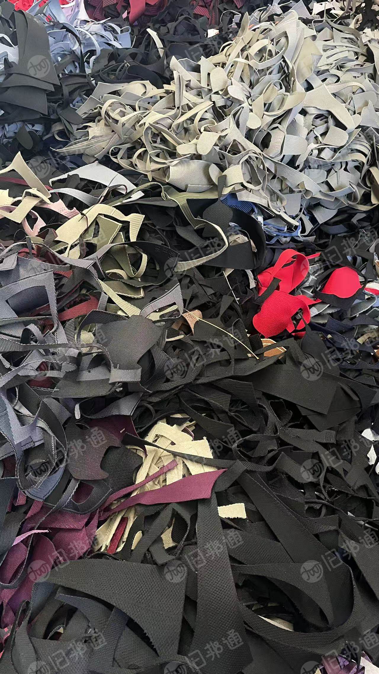 长期回收涤纶飞织布，涤纶废布，鞋帮布，主要用黑色的，做泡料用，月需200吨