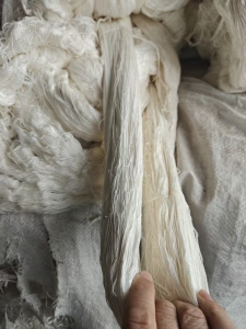 出售腈纶废纱，晴纶膨体纱，现货只有3吨左右，货在浙江杭州