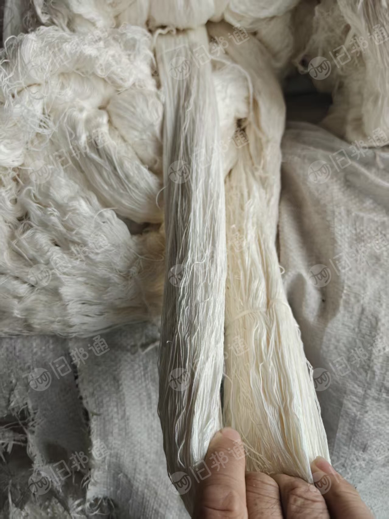 出售腈纶废纱，晴纶膨体纱，现货只有3吨左右，货在浙江杭州