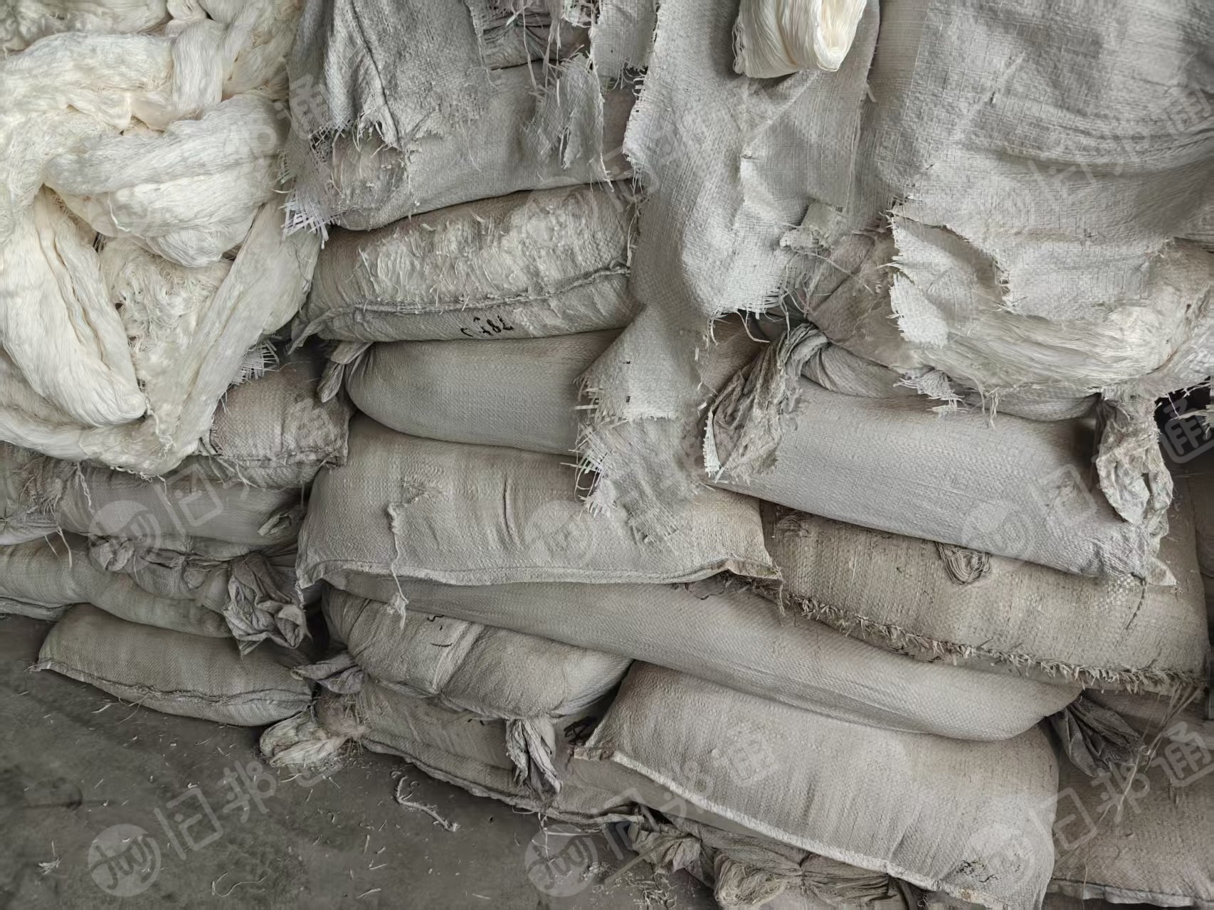 出售腈纶废纱，晴纶膨体纱，现货只有3吨左右，货在浙江杭州