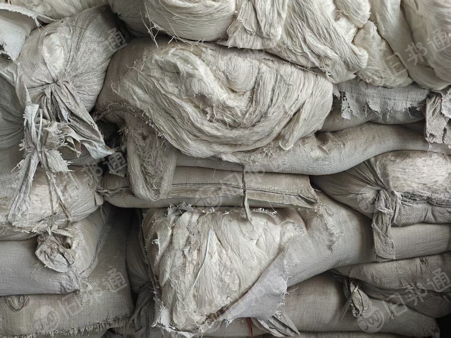 出售腈纶废纱，晴纶膨体纱，现货只有3吨左右，货在浙江杭州