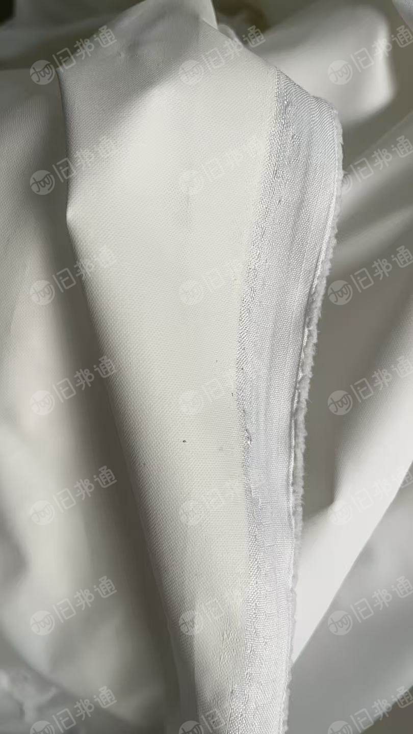 处理白色牛津布，带涂层，155克300D,客户做订单剩下的，现货有1万多米，货在浙江嘉兴