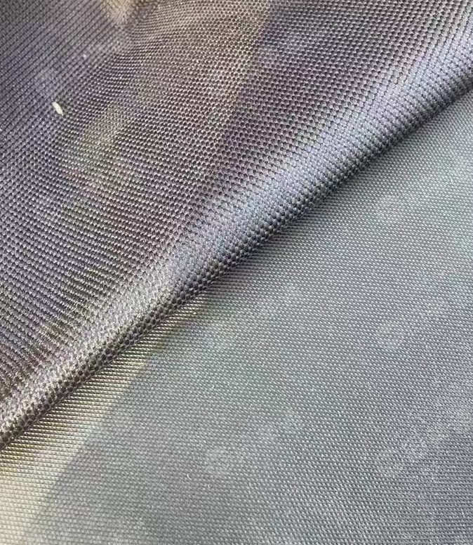 出售600D面料，牛津布，有平纹和网纹，50米一卷，现货有100多卷，什么颜色都有，货在浙江金华