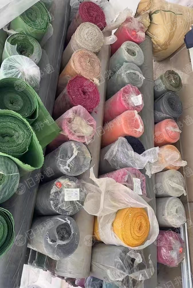 出售600D面料，牛津布，有平纹和网纹，50米一卷，现货有100多卷，什么颜色都有，货在浙江金华