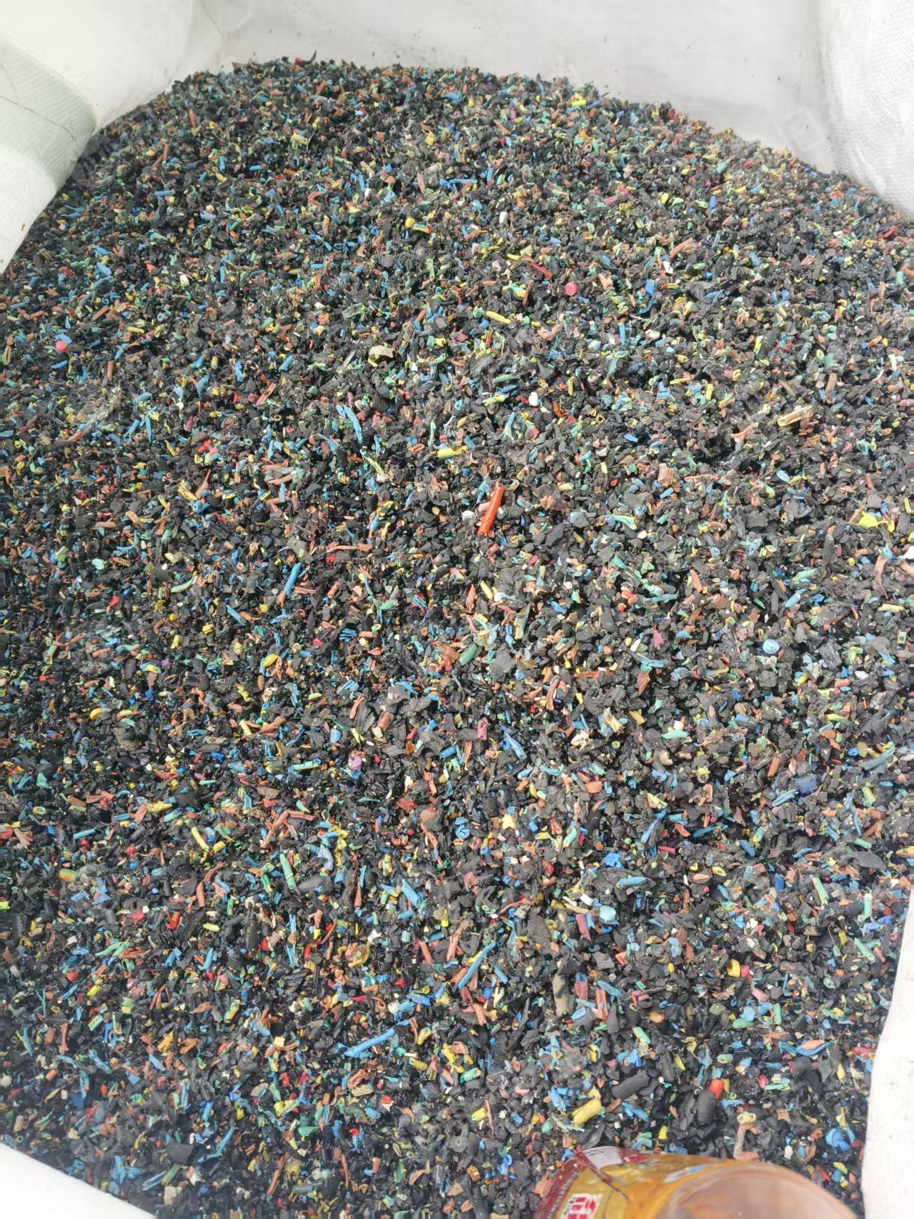 出售PVC电线皮破碎料，打铜米料下来的，每天都有一挂车