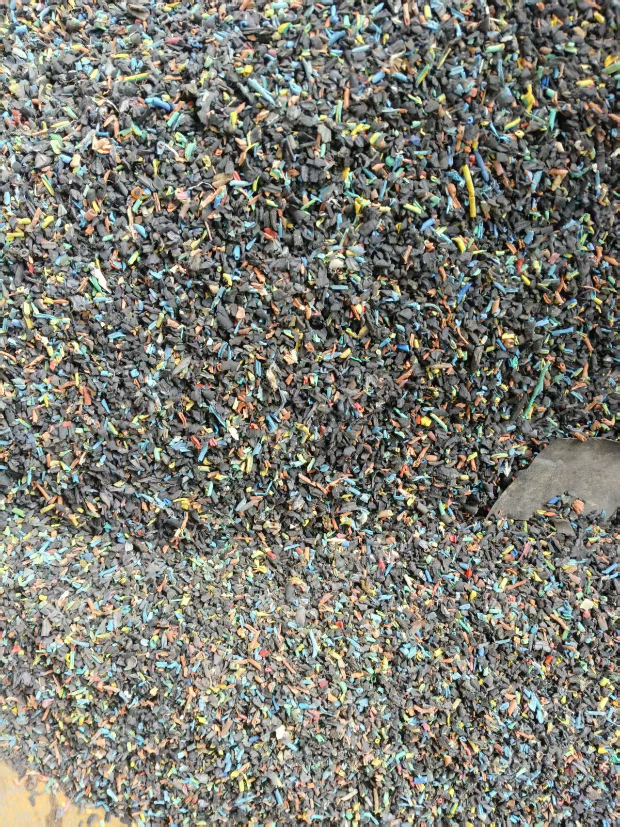 出售PVC电线皮破碎料，打铜米料下来的，每天都有一挂车