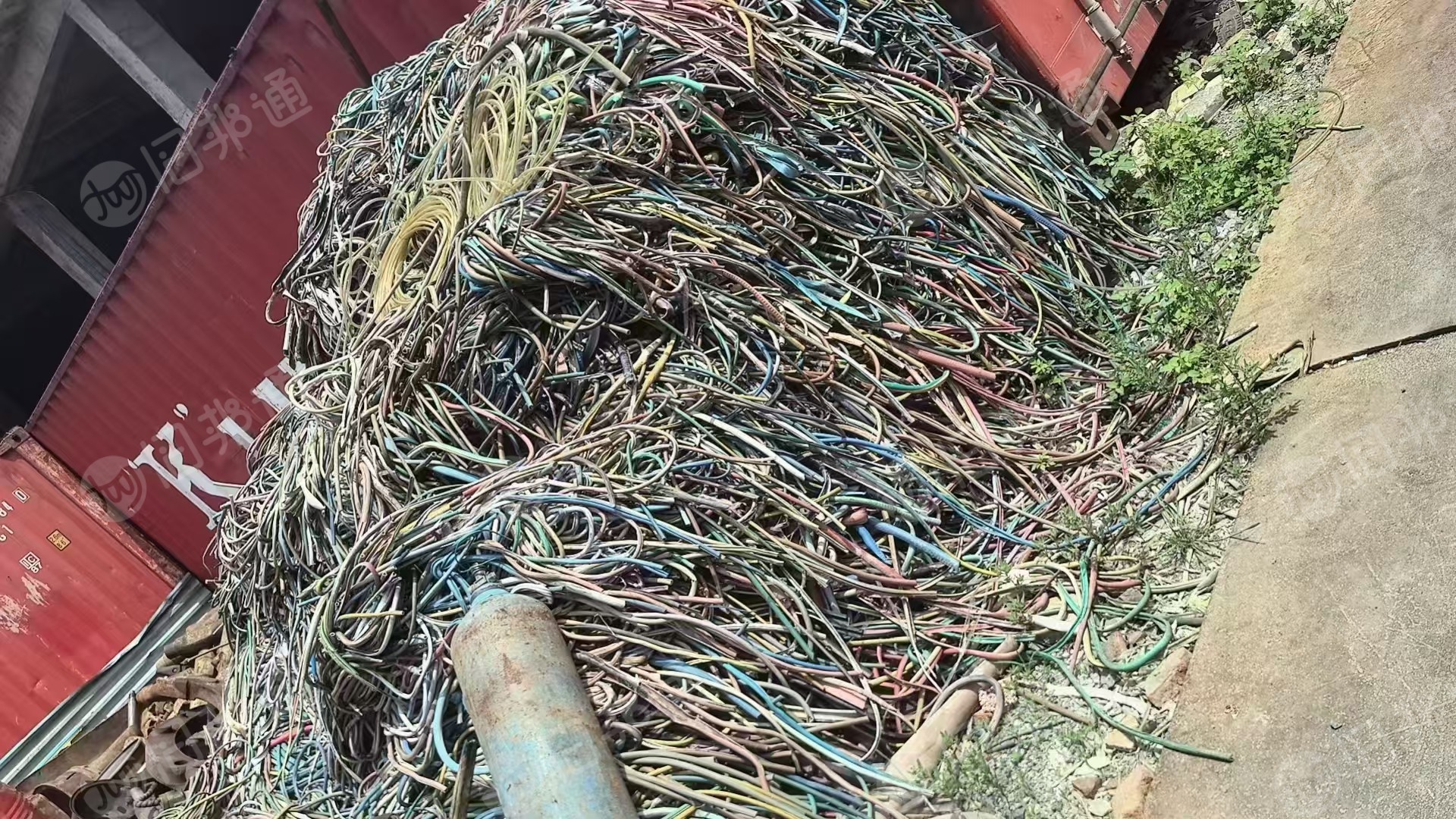 出售PVC电线皮破碎料，打铜米料下来的，每天都有一挂车