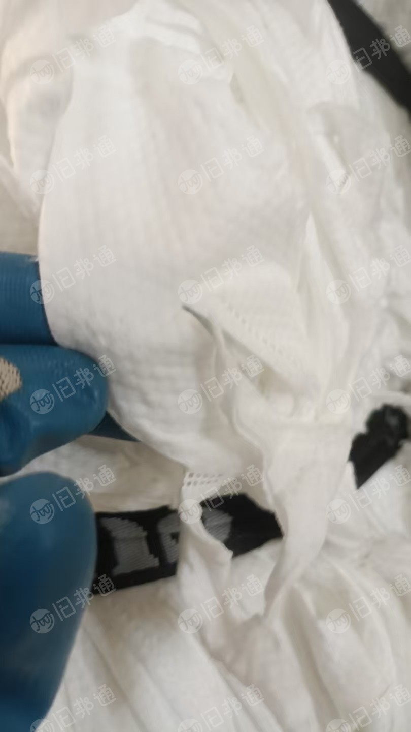 长期出售涤纶无纺布涤棉无纺布水刺无纺布，手套厂下来的，开花用，现货涤纶14吨涤棉16吨