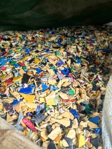 出售花丙破碎料，pp涂料桶破碎料，未甩干