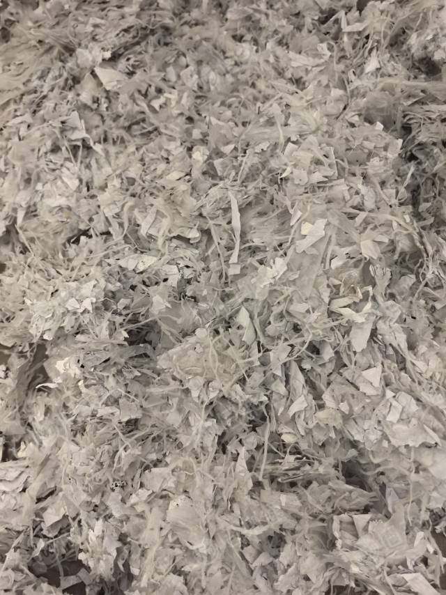 出售纸塑分离出来的pvc塑料，非常干净，不含纸浆