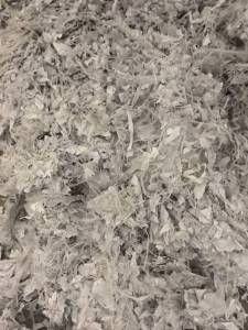 出售纸塑分离出来的pvc塑料，非常干净，不含纸浆