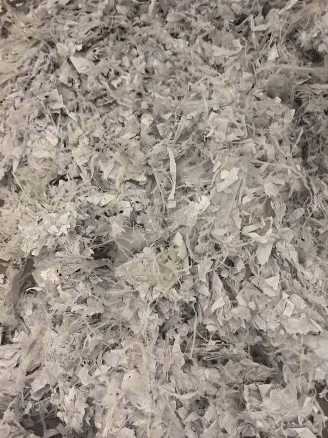 出售纸塑分离出来的pvc塑料，非常干净，不含纸浆