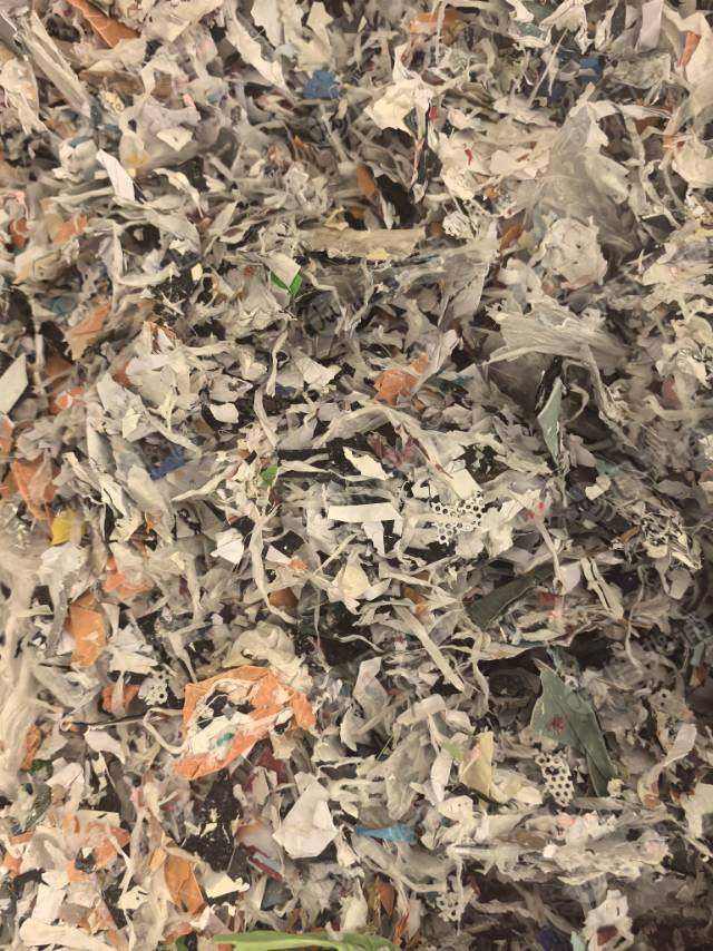 出售纸塑分离出来的pvc塑料，非常干净，不含纸浆