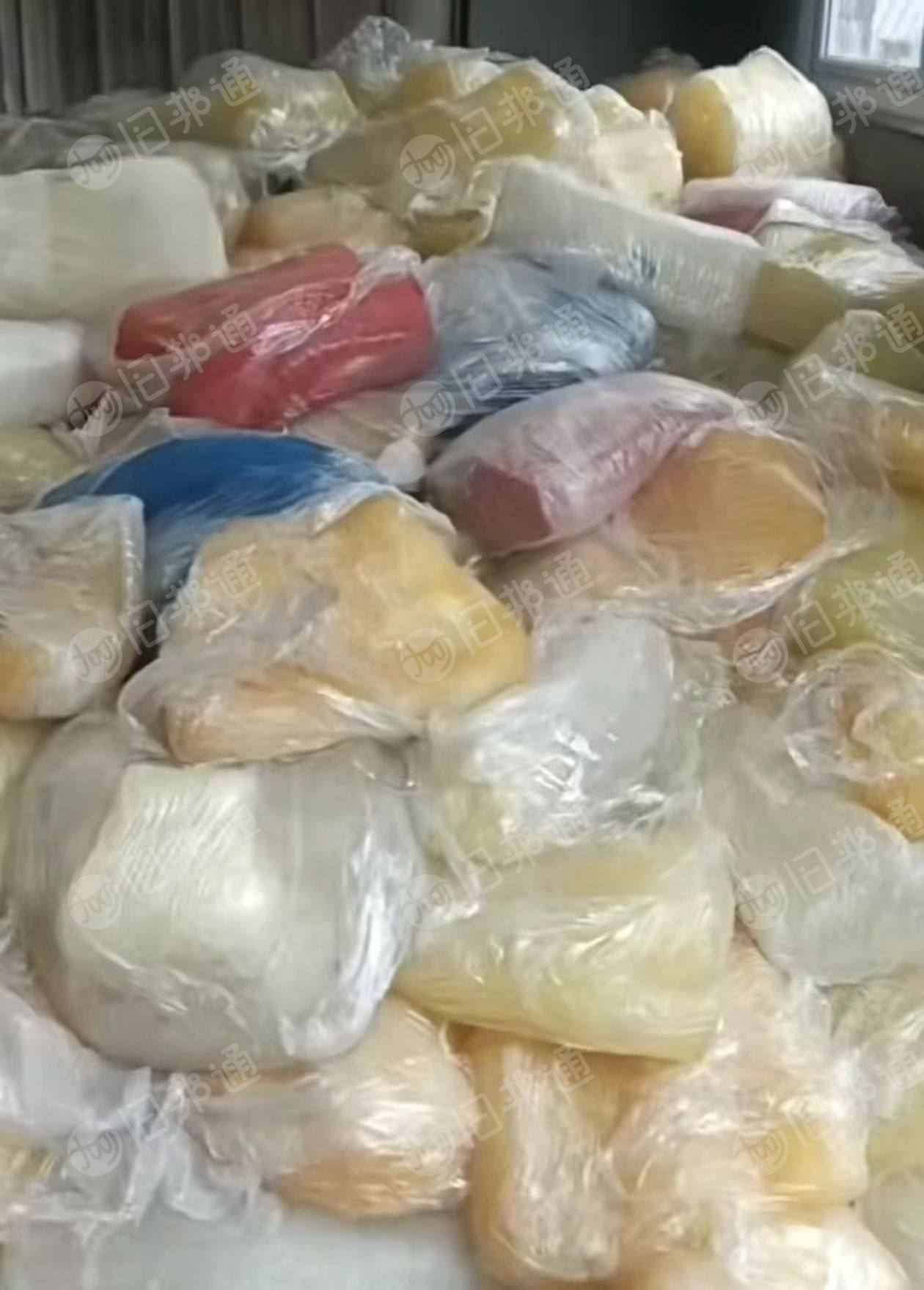 出售胶块废料，丙烯酸酯材质的，有点粘度，现货15吨左右