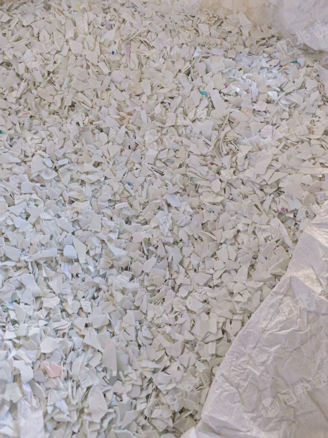 长期出售白乙破碎料，小白破碎料，现货13米一挂车