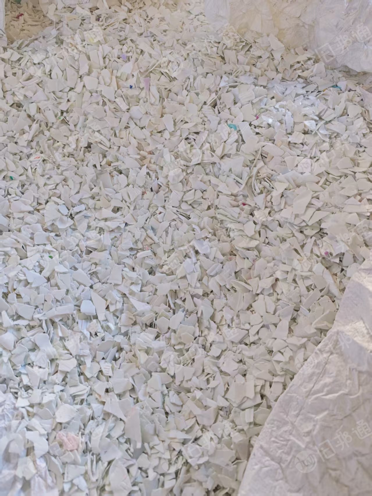 长期出售白乙破碎料，小白破碎料，现货13米一挂车