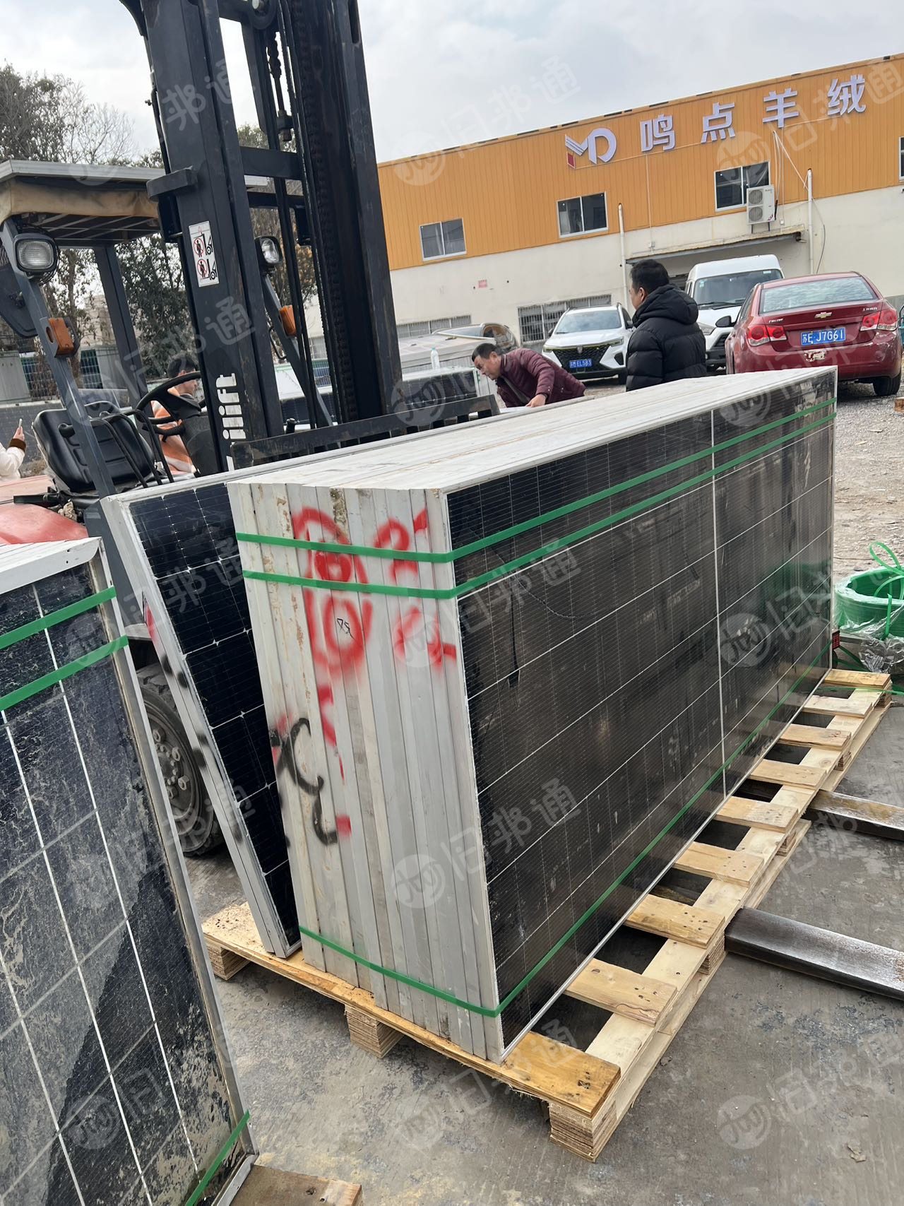 常年求购二手拆卸光伏板，带铝边框的