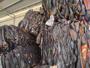 出售炭黑牛皮纸袋废料