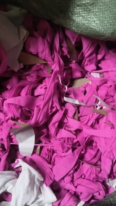 长期出售涤纶废布，涤纶边角料，涤纶造粒布，现货十几吨