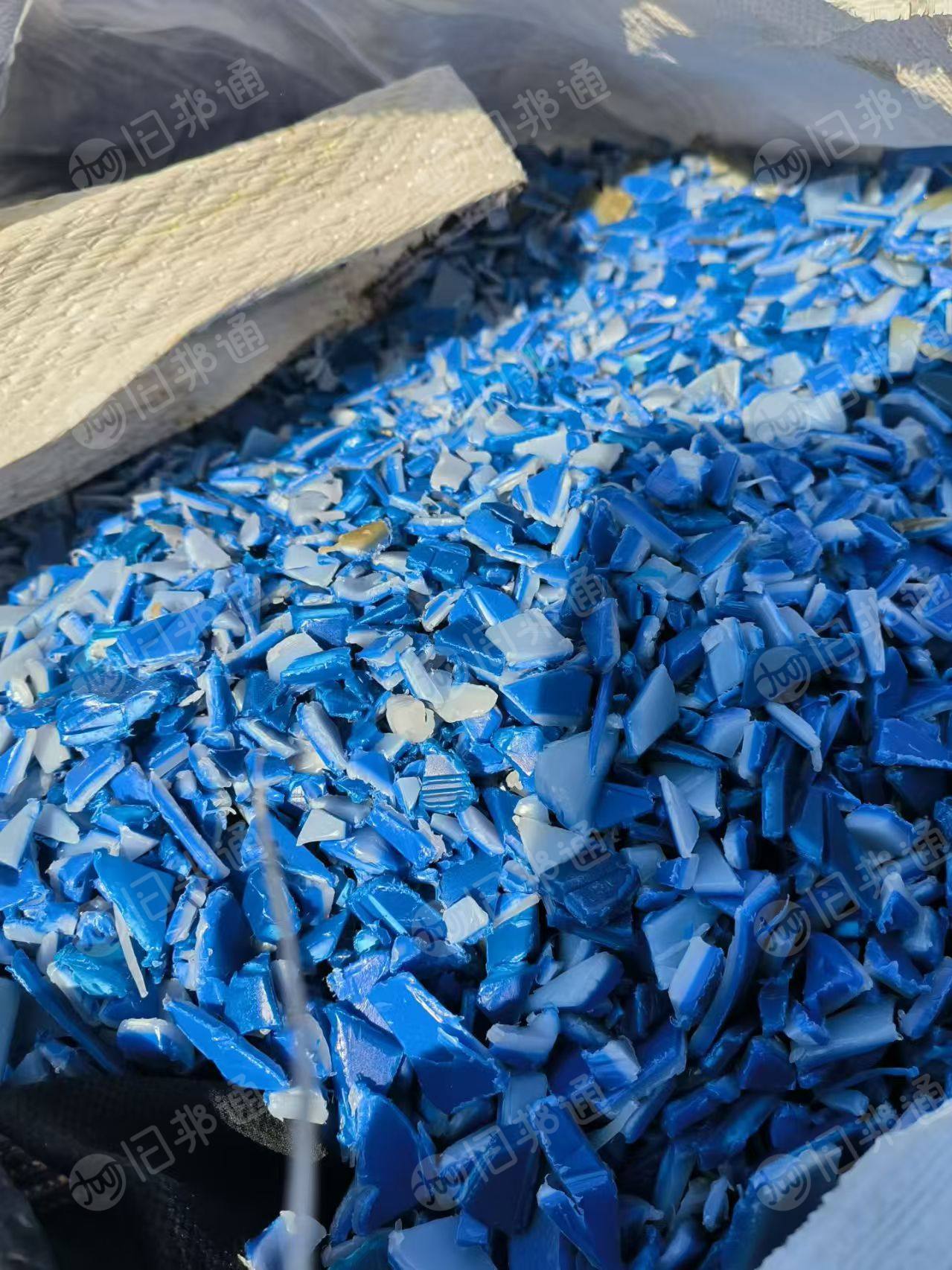 出售大蓝桶破碎料,原生,无味,现货十几吨