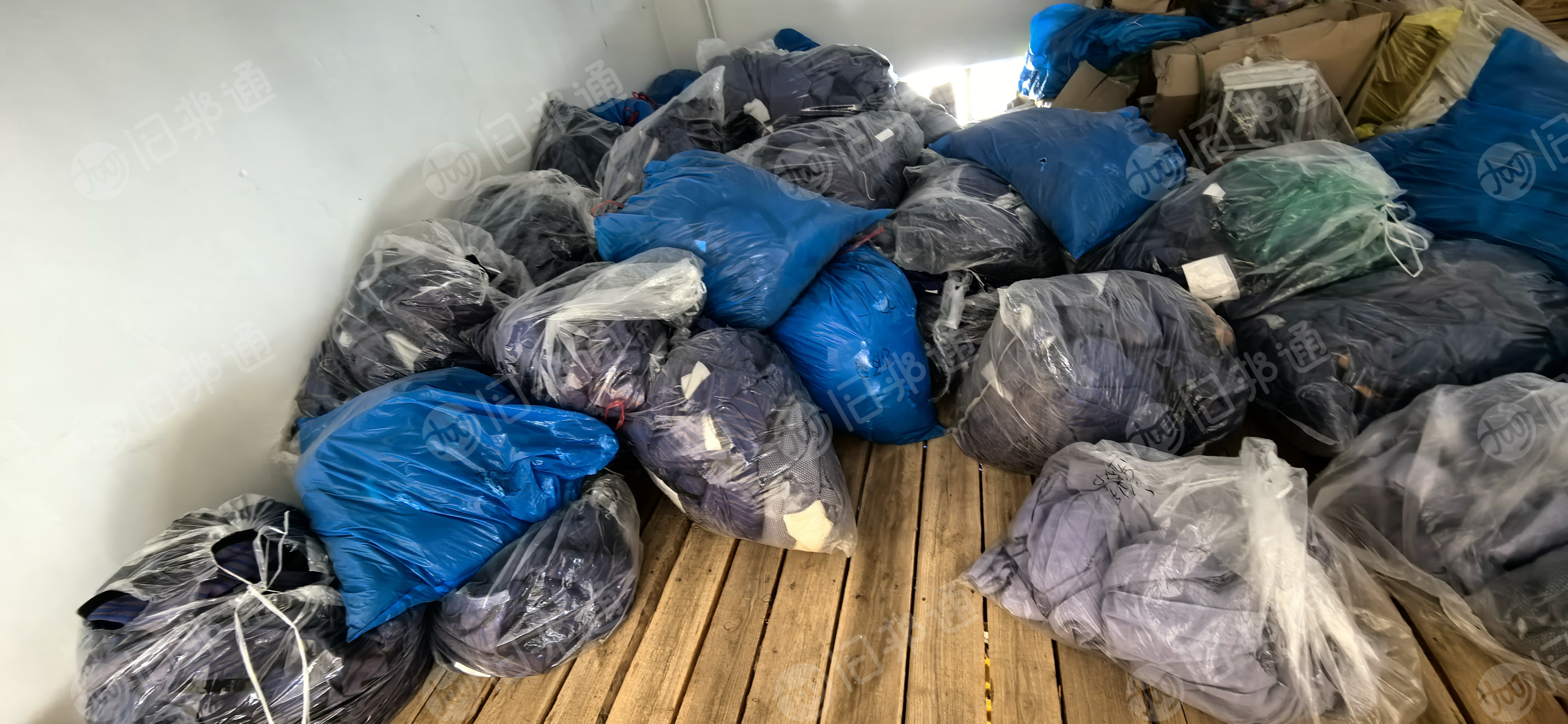 常年求购羊毛衫飞机座套毛呢下脚料，羊毛下脚料，羊绒回丝，羊毛料，欢迎有货老板来电